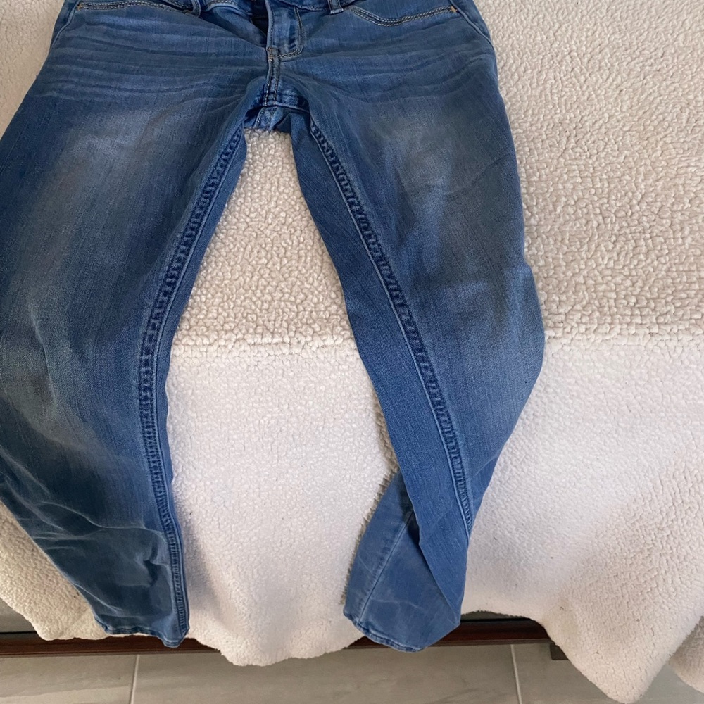 Hollister Jeggins  w27 l 29